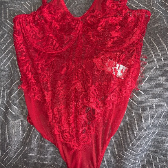 Fashion nova lace bodysuit - Picture 2 of 6